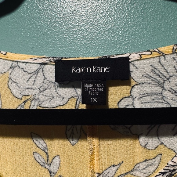 Yellow floral top. - Picture 3 of 4